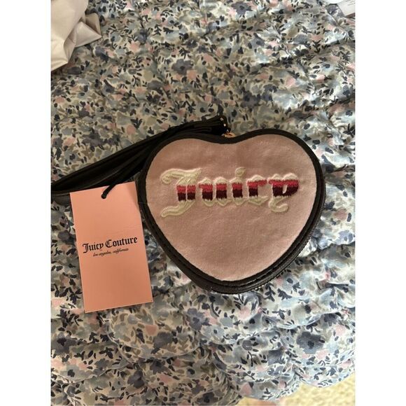 NWT JUICY COUTURE Retro Vibe Heart Zip Around Wristlet Wallet - Picture 1 of 3